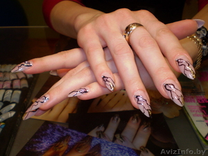 Наращивание ногтей по гелевой технологии. Опытный мастер работает аккуратно,  кре #26942