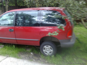 додж караван 2, 4 бенз 1999г.в красный аварийный бит в морду #50353