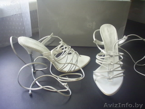 Босоножки 36 размер,  производство Италия,  белого цвета #51598