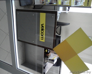 Продаю 4 витрины,  рабочий стол и тумбочку очень б/у. См. фото.  #129118