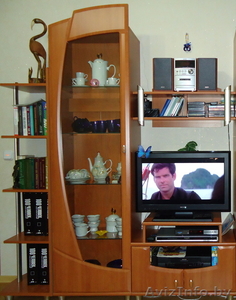 Продам стенку. Отличное состояние. Цвет груша. Торг уместен.Производство Польша. #166125