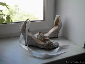 босоножки белые,  38 р.,  на танкетке,  порчевые, с лентами #289728