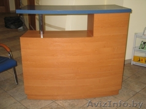 стойка администратора,  ресепшен,  стол с дверцами,  вешалки РП очень красивые и уд #574405