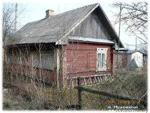 Продаю деревянный дом с хозпостройками,  участок 13 соток,  в центре пос. Пуховичи #696061