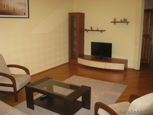 Сдает хозяин 3-комнатную квартиру по ул. Стариновская,  д.23,  элитная застройка,   #772392