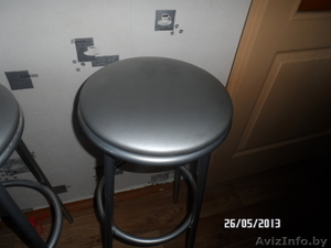 Продам барную стойку и два стула #905312