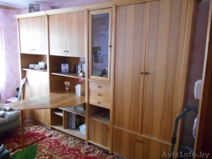 Деревянная стенка со встроенной кроватью #927535