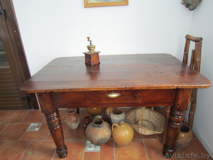 Стол антикварный в стиле
