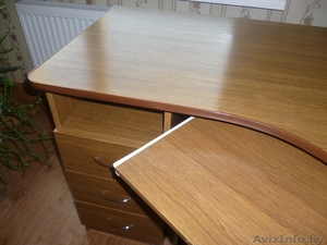 Компьютерный стол в хорошем состоянии!  + отсек для системного блока  #974740