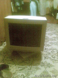 Монитор Hitachi  в рабочем состоянии #1135402