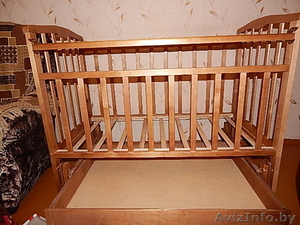 Детская кроватка с маятниковым механизмом #1229490