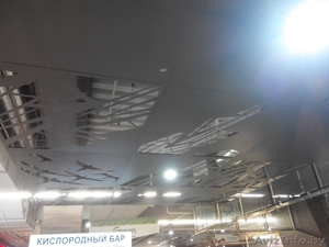 Металлический подвесной потолок из фрезерованных панелей #1233022