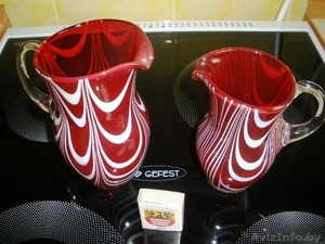 Кувшины.2 штуки для сока или вина. Красное стекло. #1326189