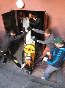 Грузчии с грузовым авто #1035986