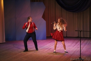 Ведущий и музыкальная группа. #1484808