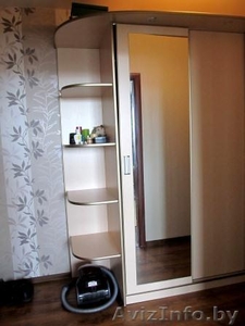 шкаф-купе на 2 двери с зеркалом,  полки с левой стороны #1543464