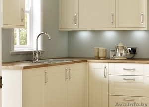 Угловая кухня с пеналом в стиле Европы. Жми! #1567333