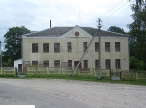 Здание бывшей школы по ул. Центральной,  20 в д. Василевичи Гродненского района #1652313