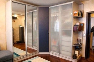 Недорогие угловые шкафы-купе в спальню и прихожую #1659322